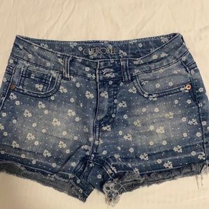 Denim shorts, cute and comfortable, flower designs